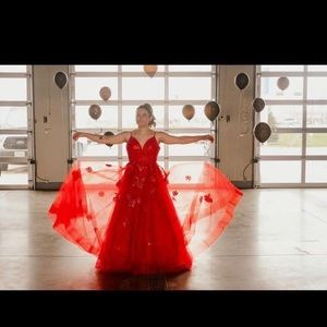 Meet your Posher, Olivia